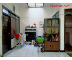 Rumah Luas Klampis Indah di Kawasan Perumahan Surabaya